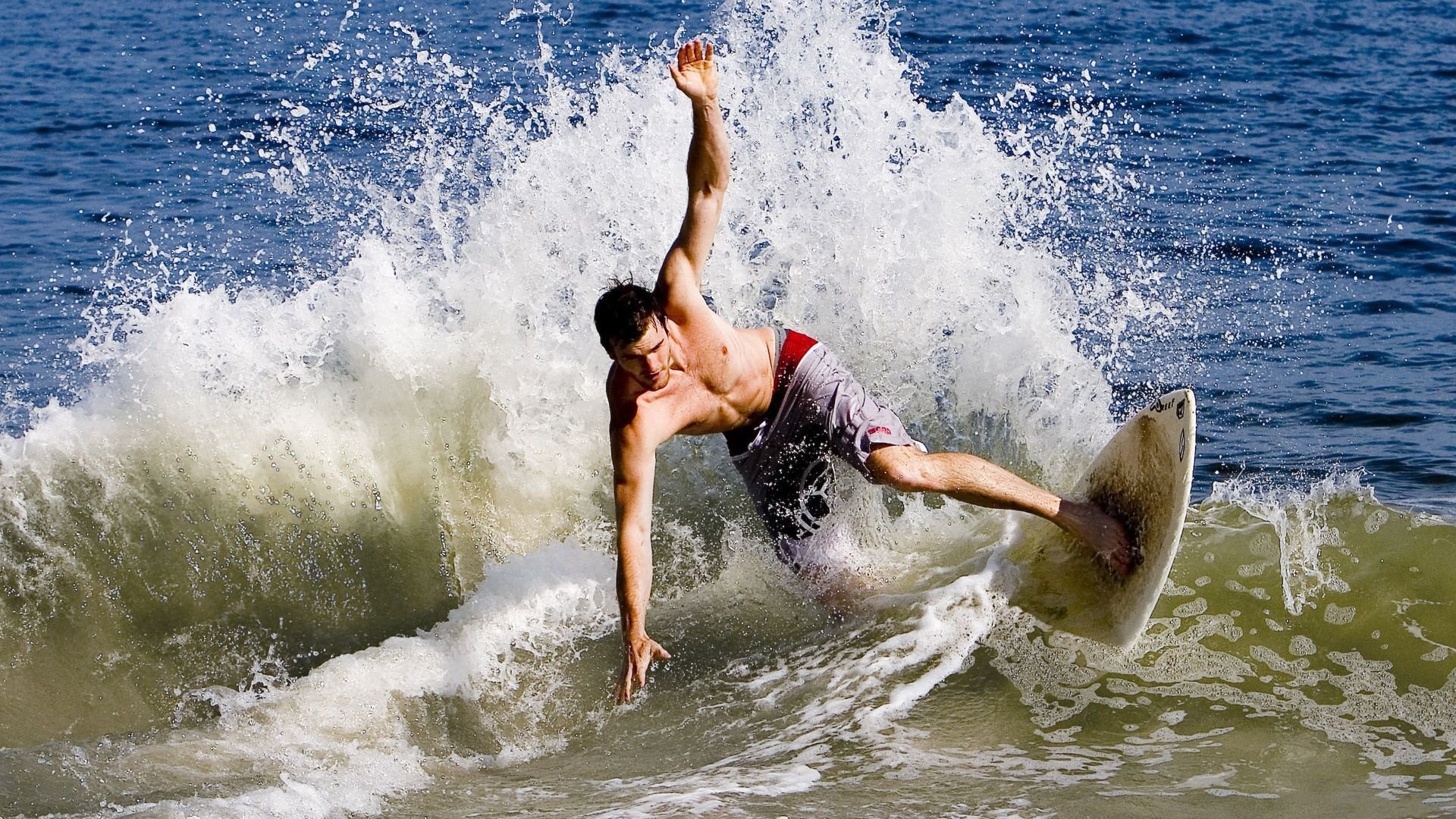 湖人中锋荣膺最佳防守球员 引发球迷热议,湖人队最强中锋