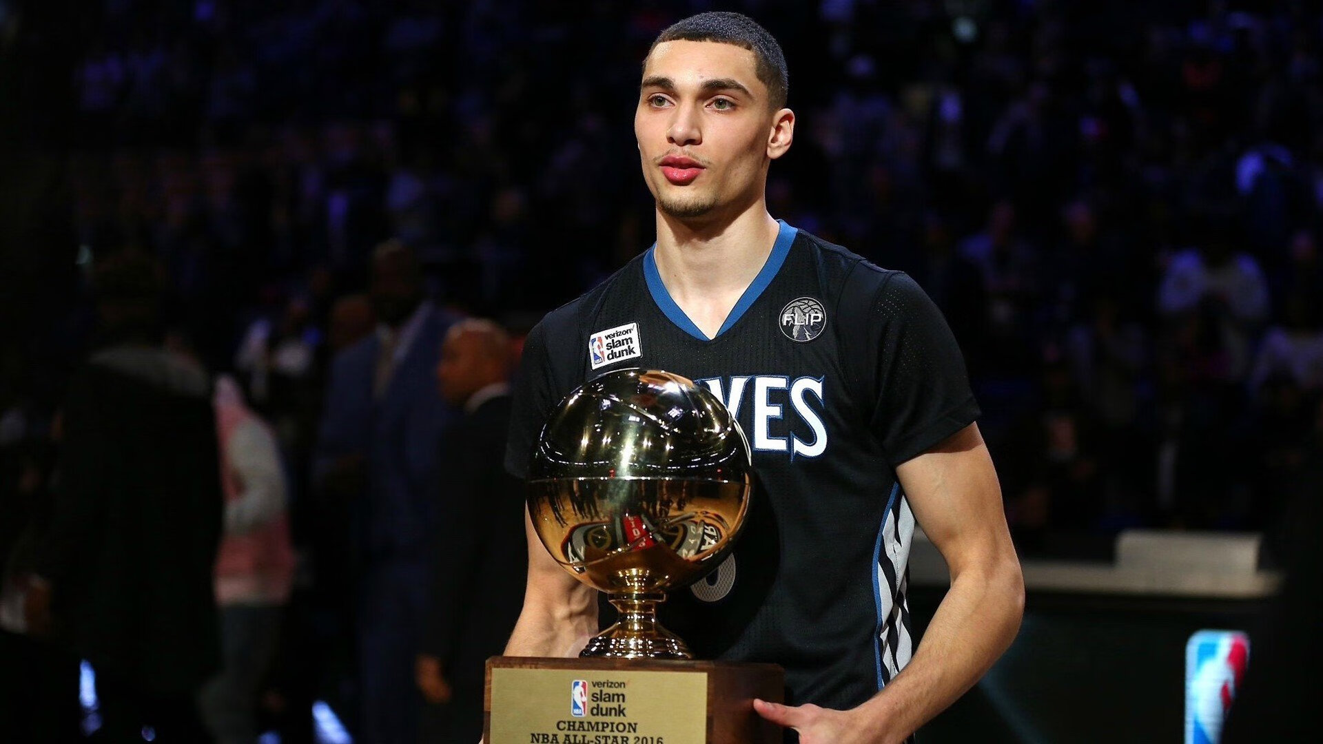 雄鹿巨星字母哥成为MVP热门，雄鹿字母哥伤势